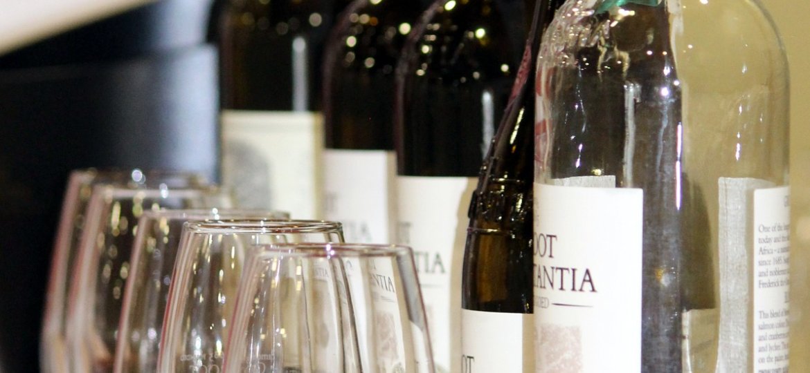 wine-tasting-1376267_1920